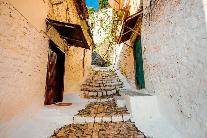 From Tirana: Private Berat Full-Day Trip, Private Guide/Car - Mangalem and Gorica quarters: the thousand-windows hillside